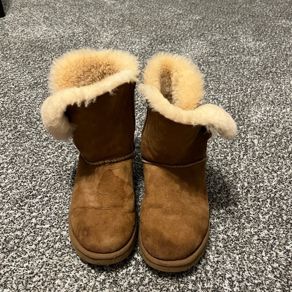 UGGS boots - Picture 2 of 5